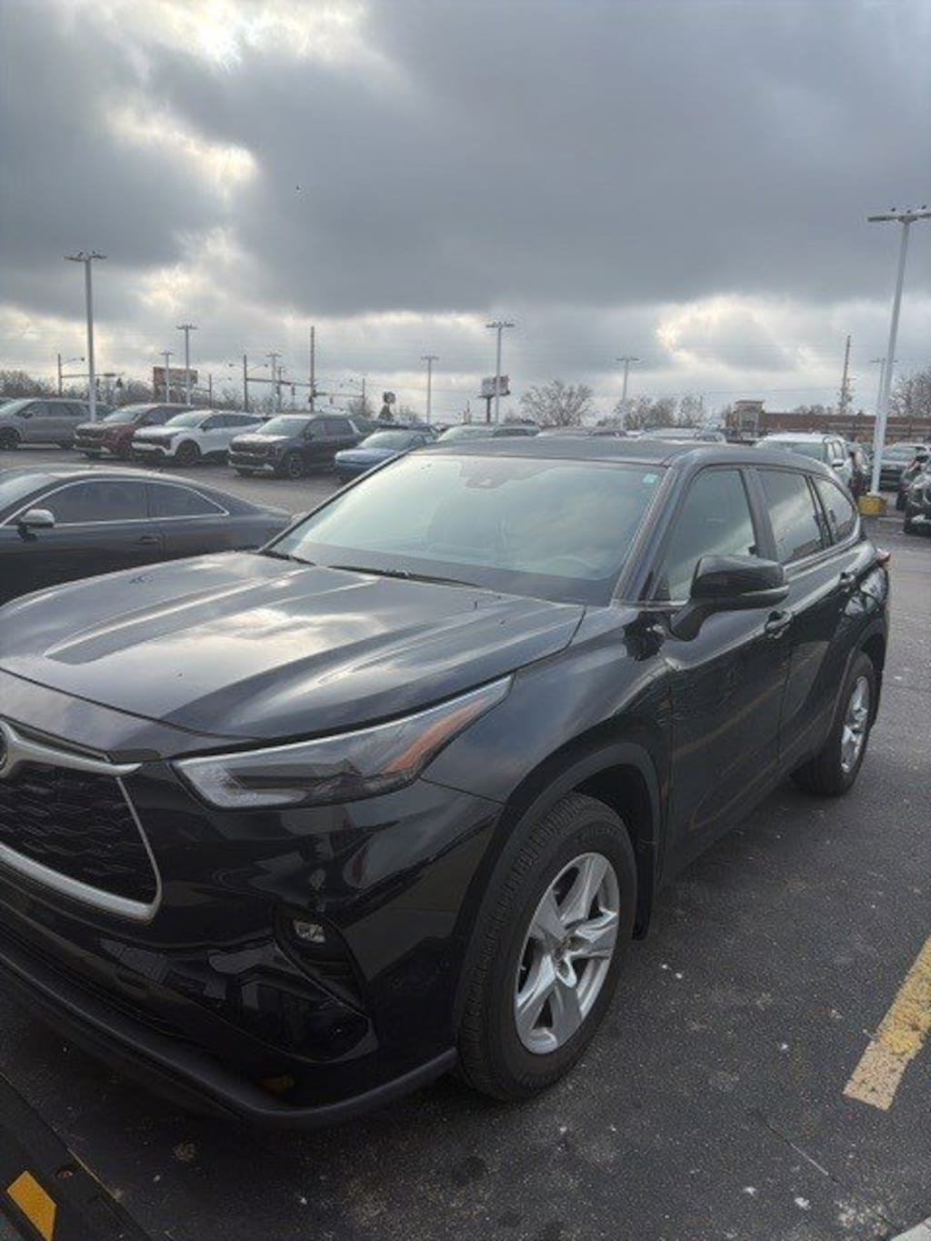 Used 2023 Toyota Highlander L FWD SUV
