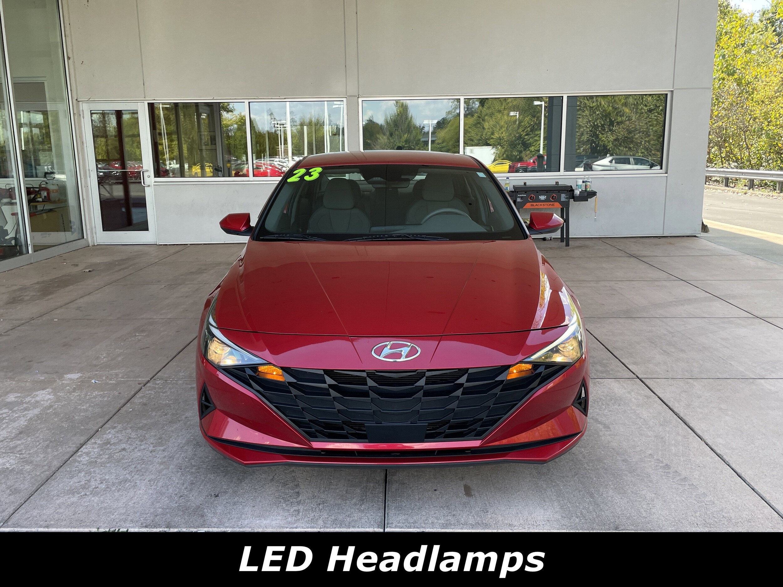 2023 Hyundai Elantra SEL Convenience photo 2