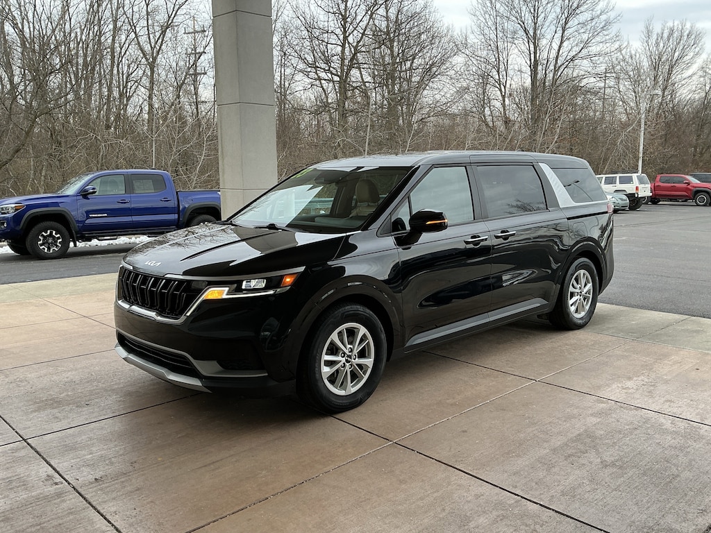 Used 2023 Kia Carnival LX FWD w/Seat Pkg MPV