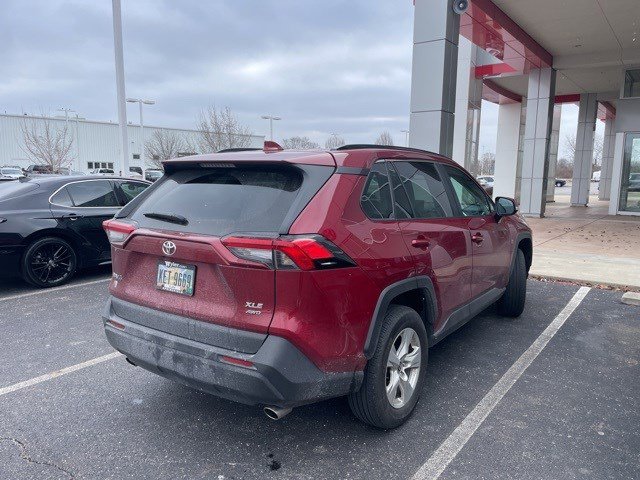 Used 2021 Toyota RAV4 XLE with VIN 2T3P1RFV2MW177427 for sale in Northfield, Minnesota