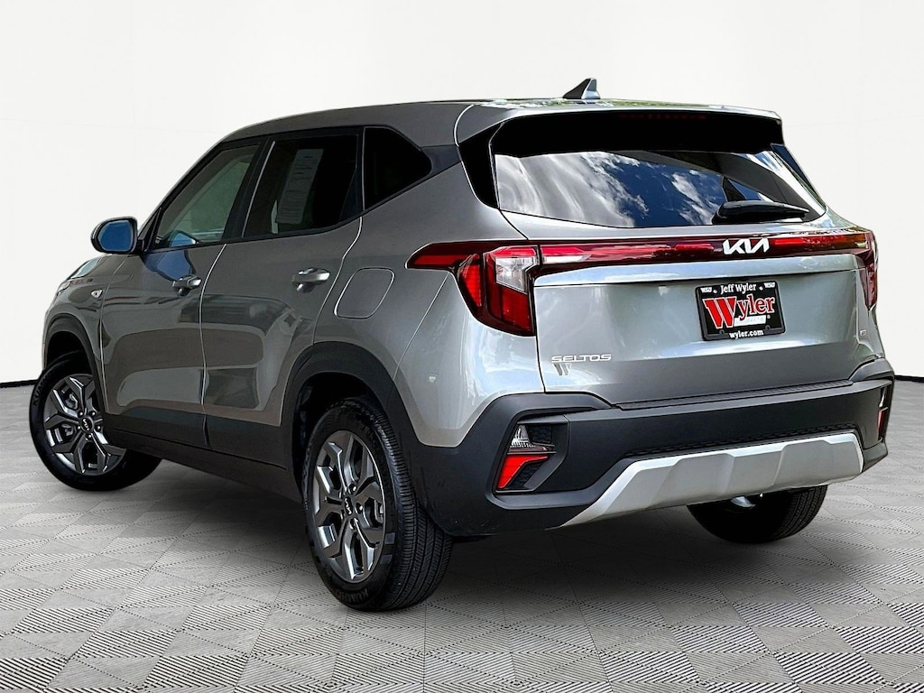 Used 2025 Kia Seltos LX IVT AWD SUV