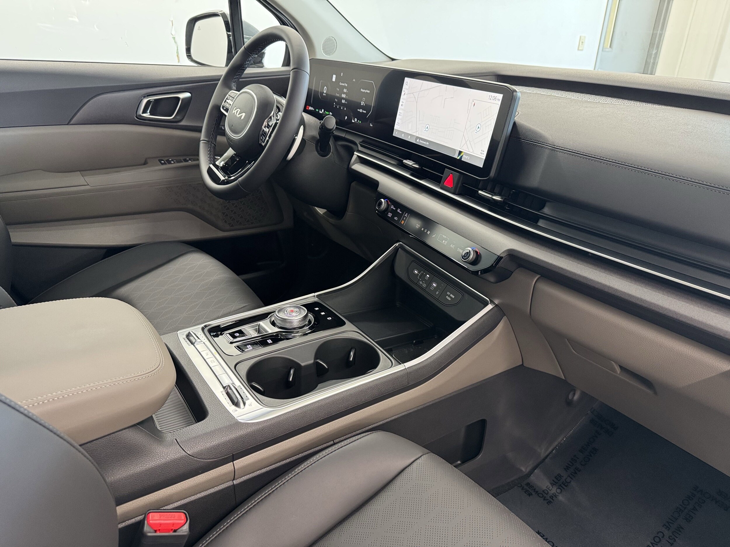 2026 Kia Carnival SX photo 4
