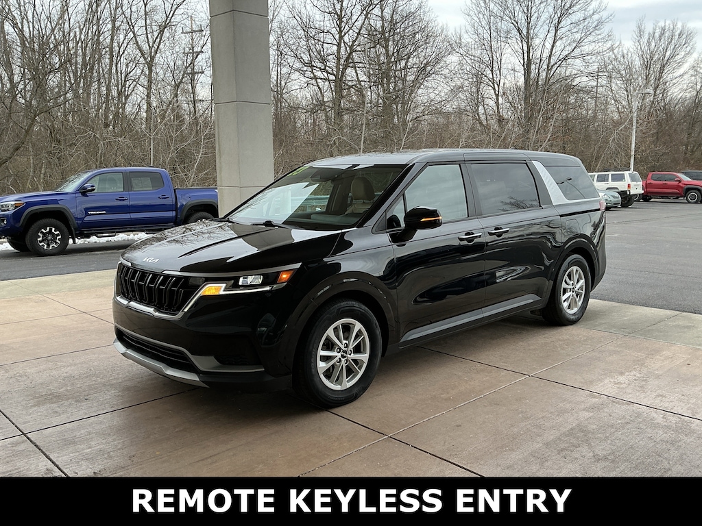 Used 2023 Kia Carnival LX FWD w/Seat Pkg MPV