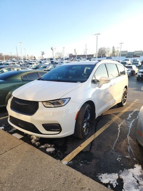 2021 Chrysler Pacifica Limited photo 4