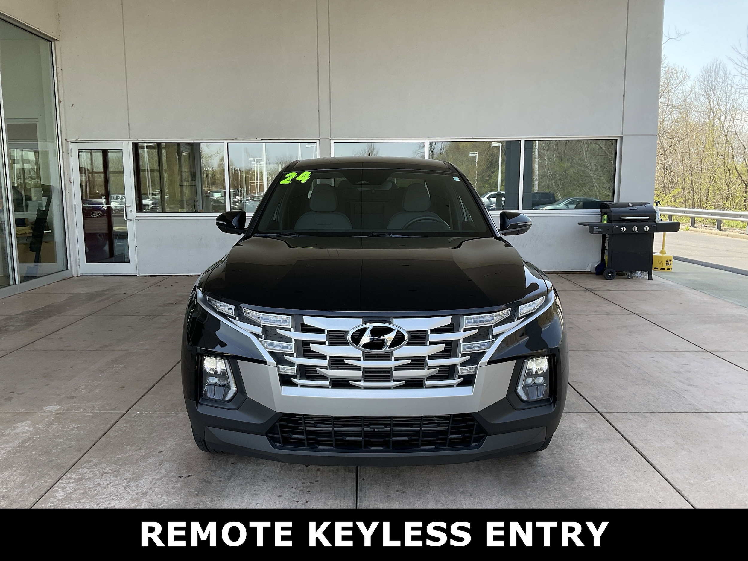 Used 2024 Hyundai Santa Cruz SEL with VIN 5NTJBDAE8RH082562 for sale in Springfield, OH