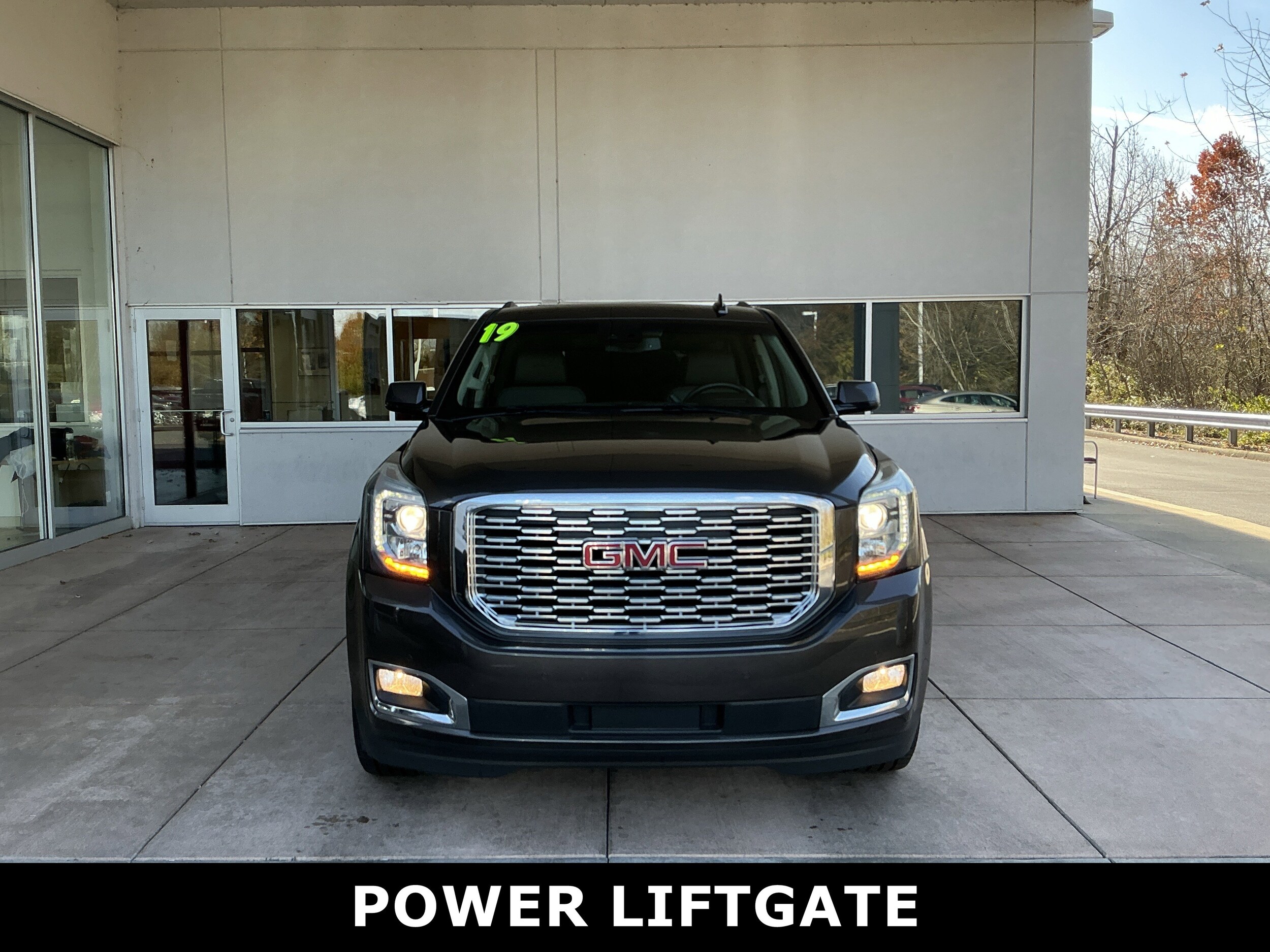 2019 Gmc Yukon XL Denali photo 2