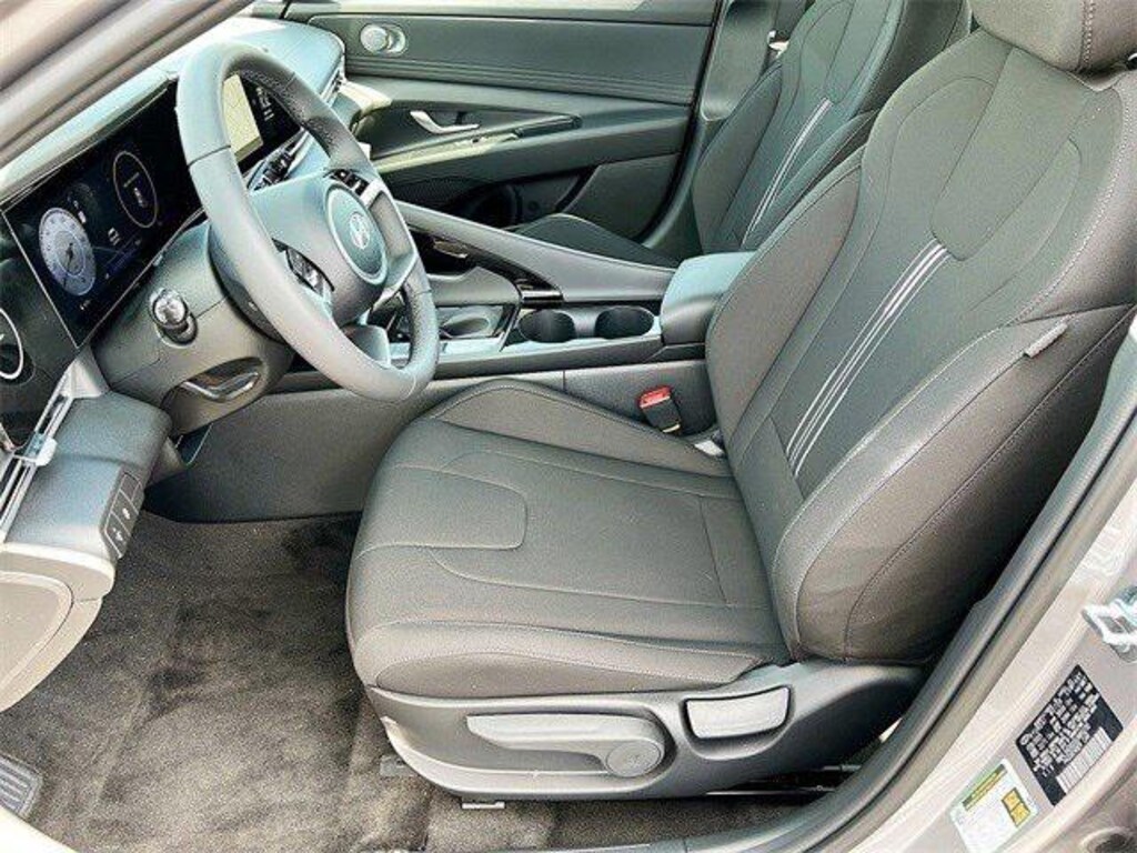 New 2025 Hyundai Elantra SEL Convenience Sedan