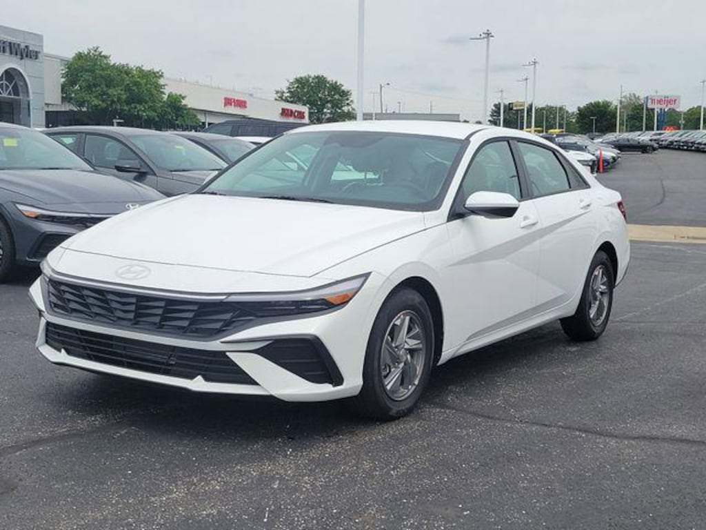New 2026 Hyundai Elantra SE Sedan