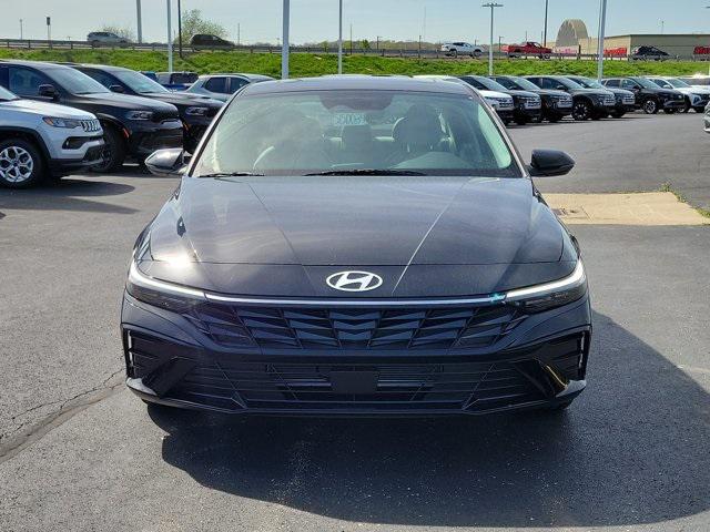 2025 Hyundai Elantra Limited photo 2