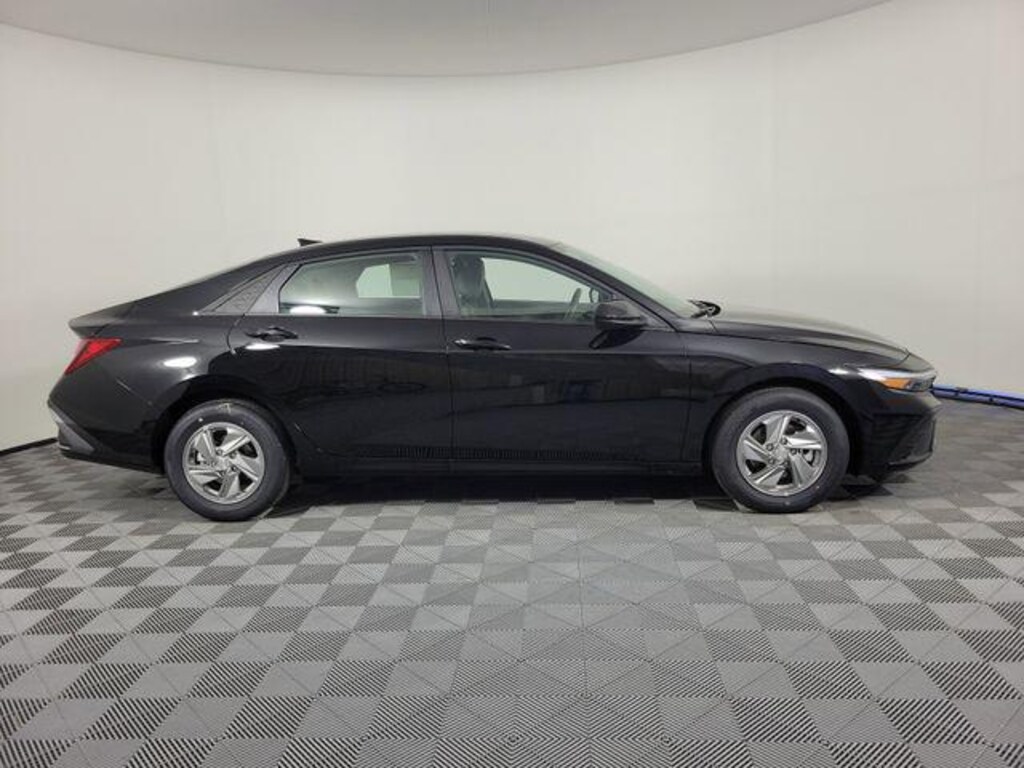New 2026 Hyundai Elantra SE Sedan