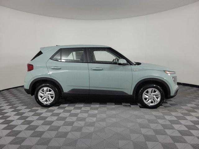 2026 Hyundai Venue SE photo 2
