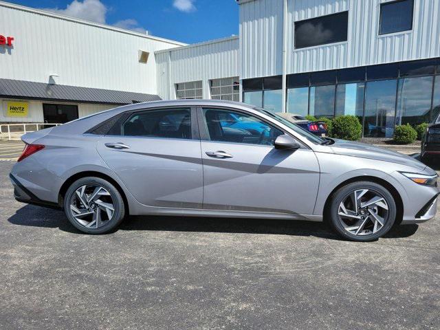 2025 Hyundai Elantra SEL Convenience photo 3