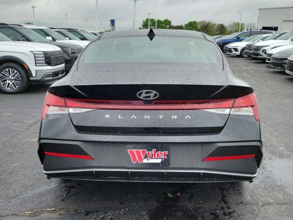 New 2026 Hyundai Elantra SE Sedan