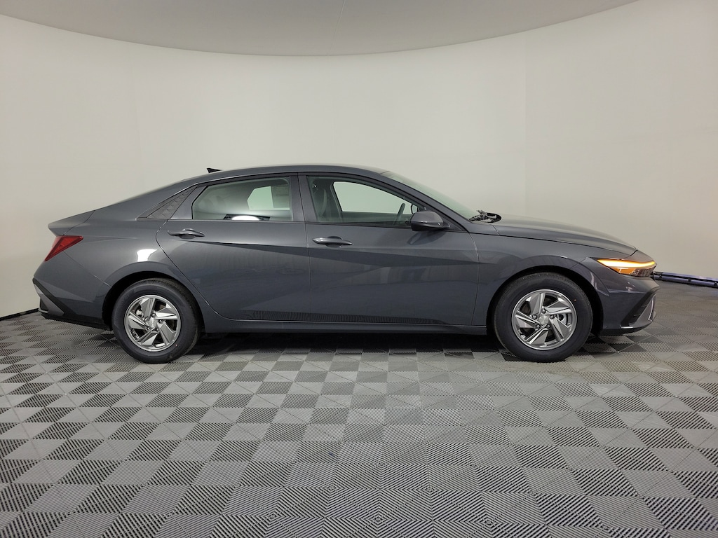 New 2026 Hyundai Elantra SE Sedan