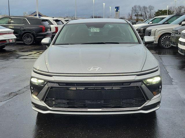 2026 Hyundai Sonata SEL Sport photo 2