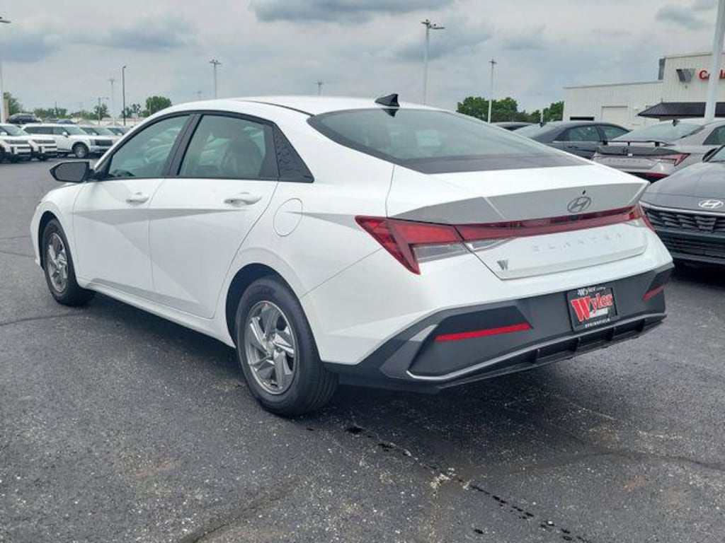 New 2026 Hyundai Elantra SE Sedan