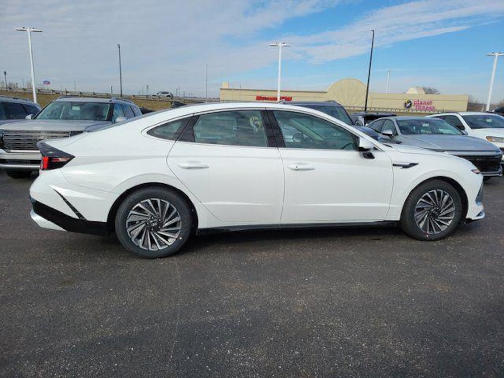 New 2026 Hyundai Sonata Hybrid SEL Sedan