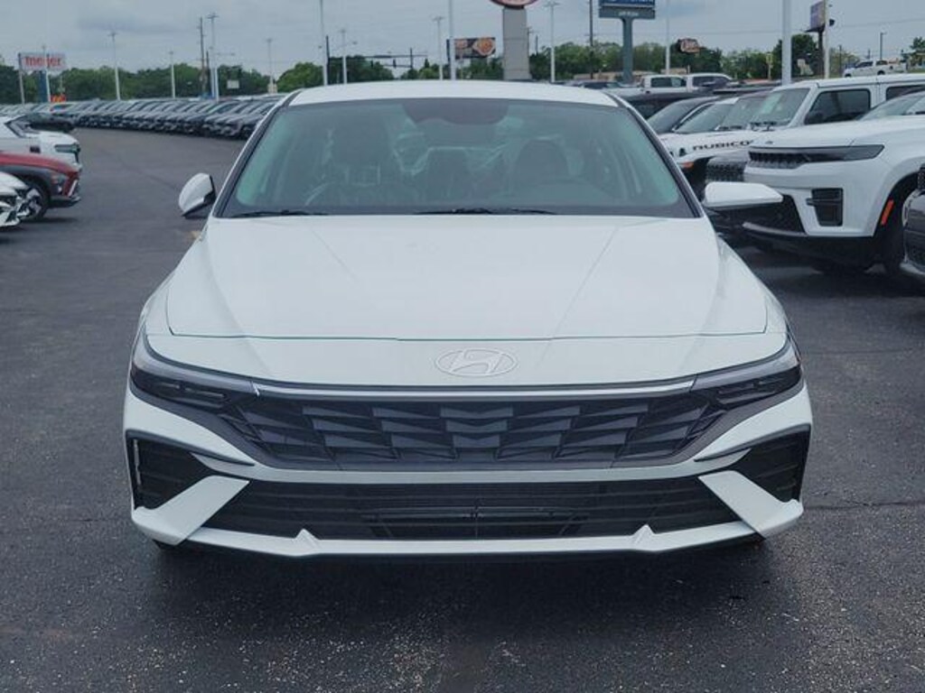New 2026 Hyundai Elantra SE Sedan