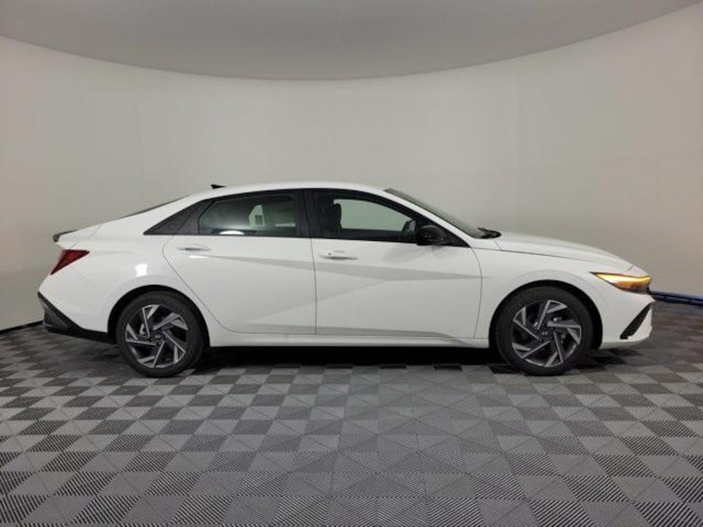 New 2025 Hyundai Elantra SEL Sport Sedan