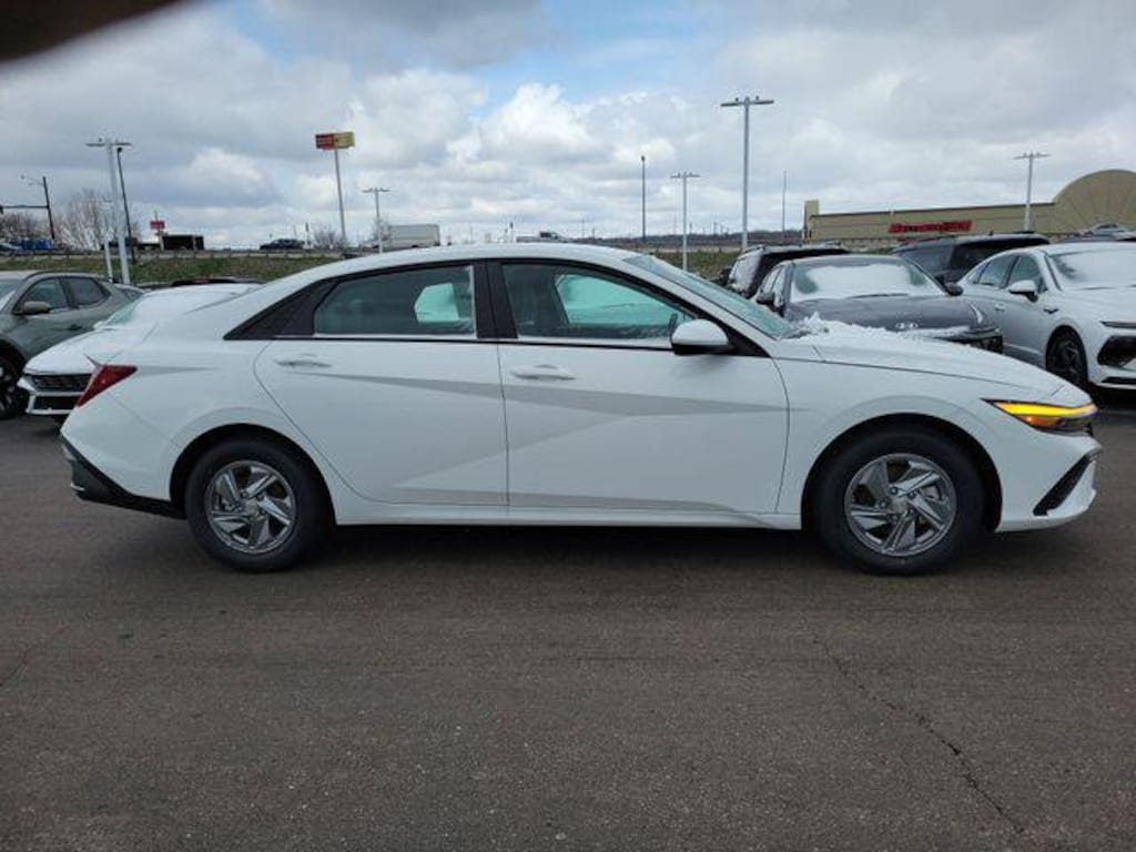 New 2026 Hyundai Elantra SE Sedan