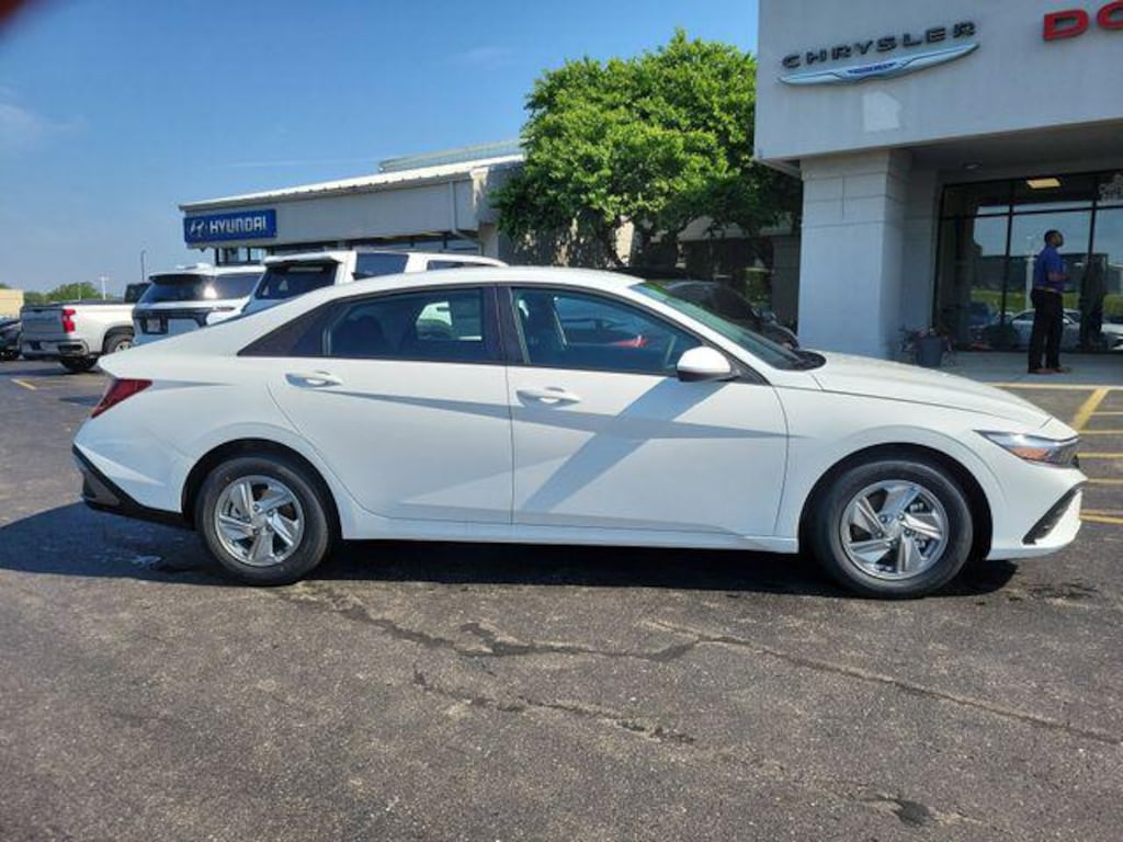 New 2026 Hyundai Elantra SE Sedan
