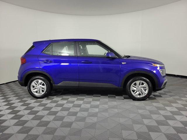 2026 Hyundai Venue SE photo 2