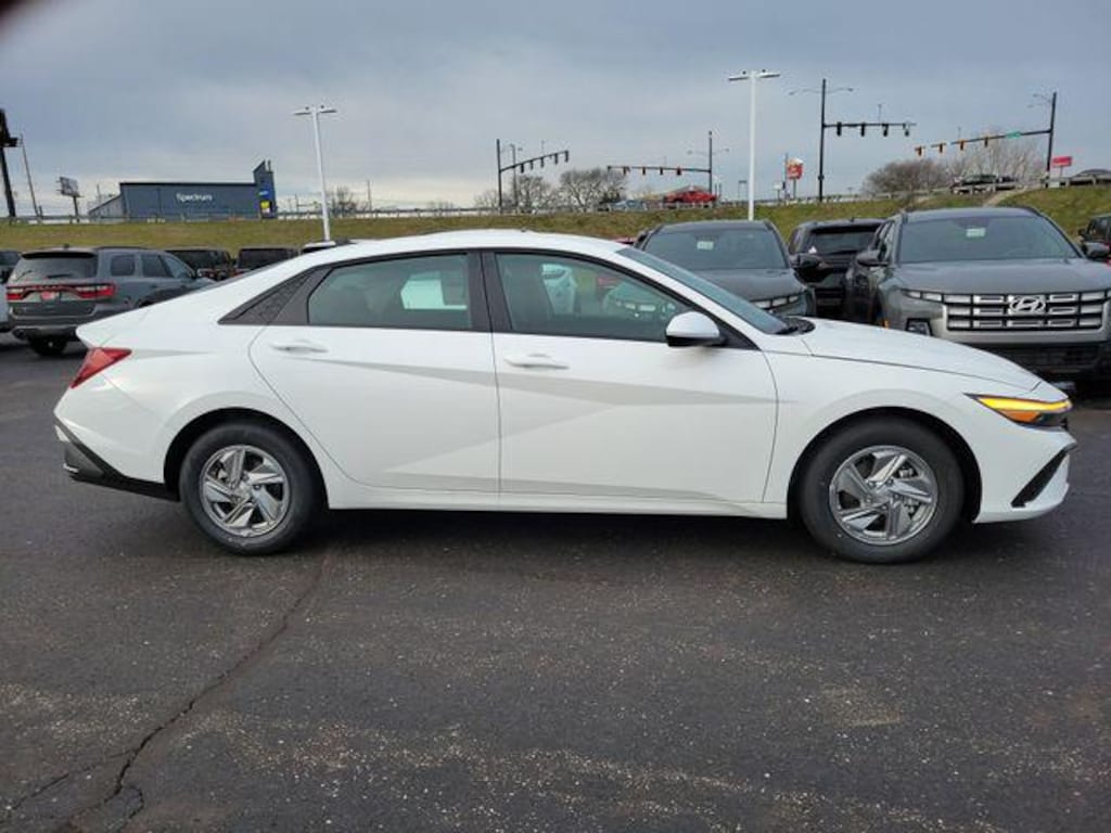 New 2026 Hyundai Elantra SE Sedan