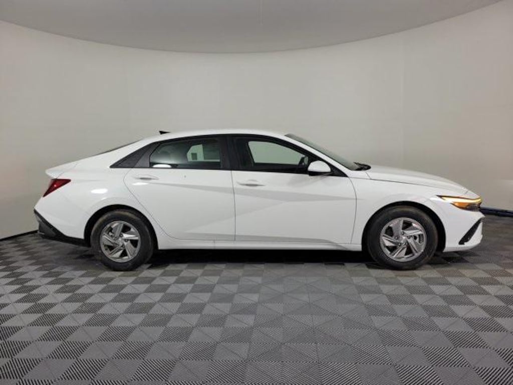 New 2026 Hyundai Elantra SE Sedan