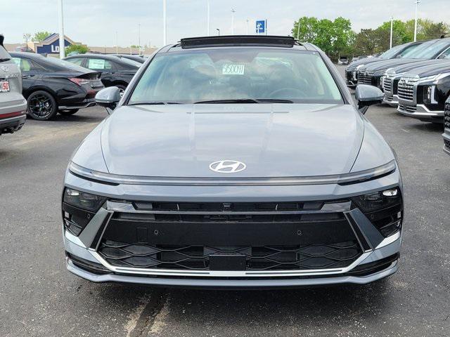 2025 Hyundai Sonata Hybrid Limited photo 2