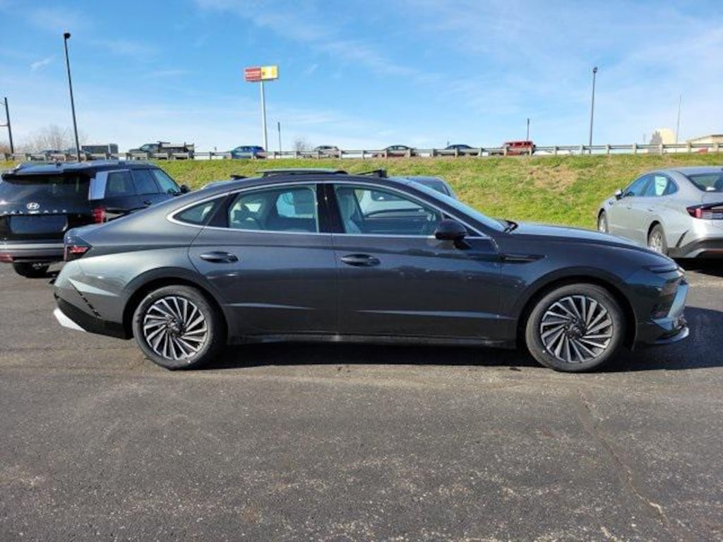 New 2026 Hyundai Sonata Hybrid SEL Sedan