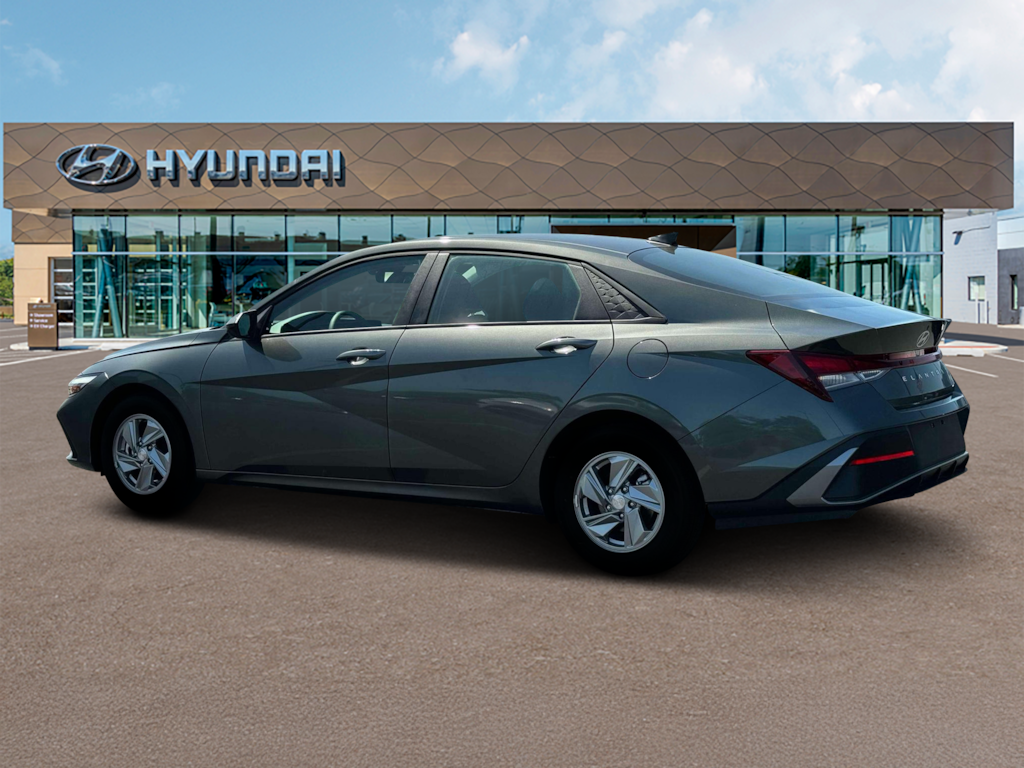 New 2025 Hyundai Elantra SE Sedan