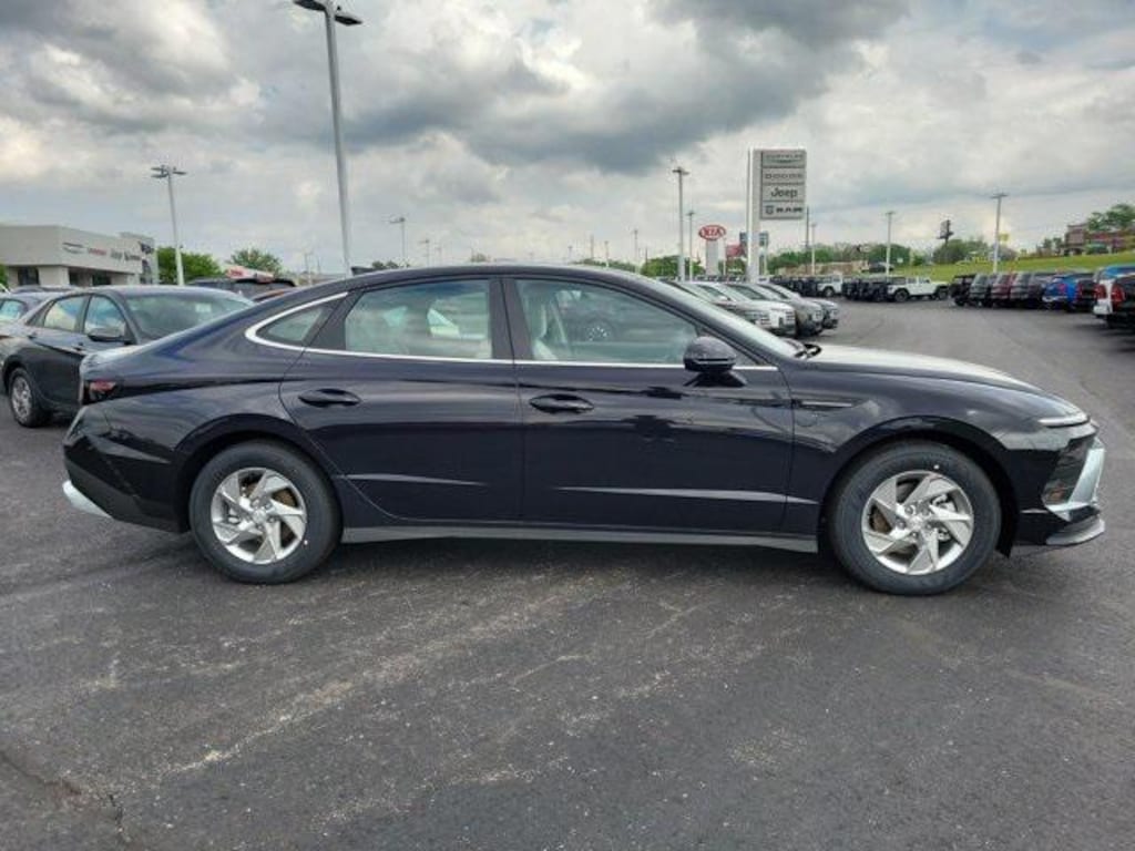 New 2025 Hyundai Sonata SE Sedan