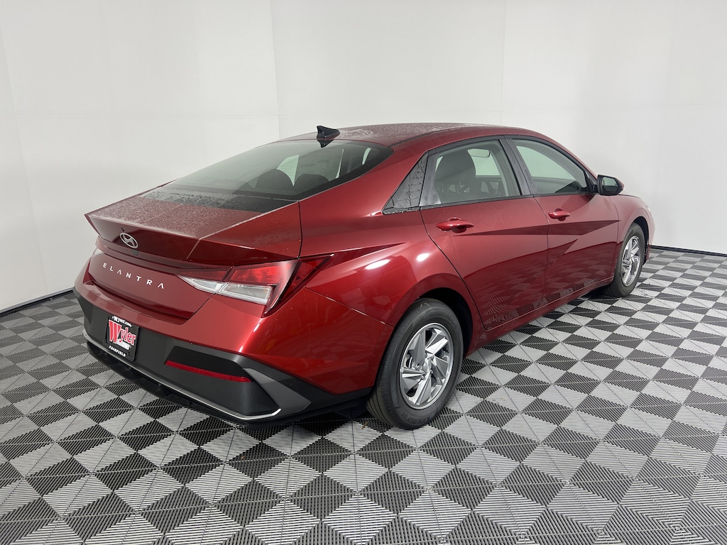 New 2025 Hyundai Elantra SE Sedan