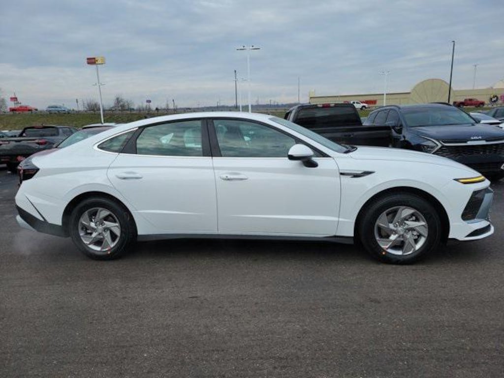 New 2026 Hyundai Sonata SE Sedan