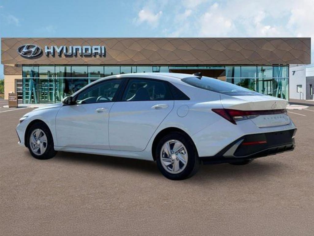 New 2025 Hyundai Elantra SE Sedan