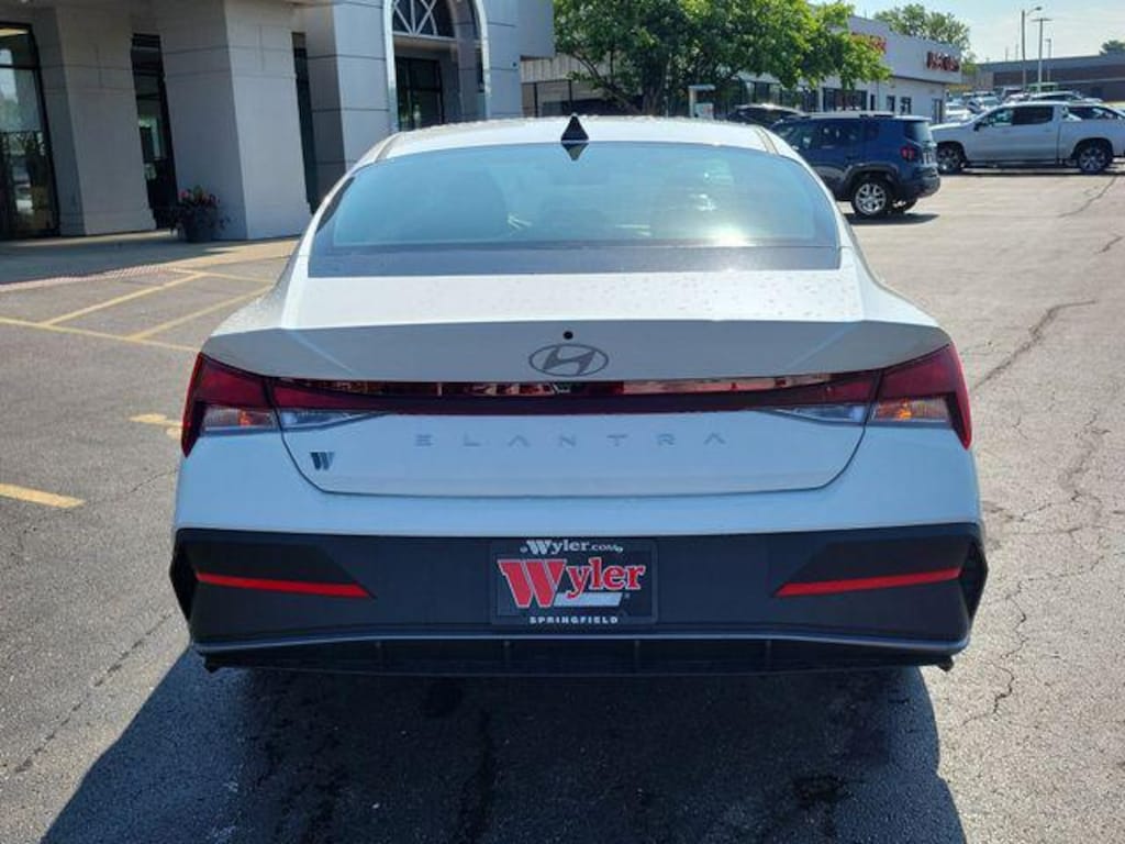 New 2026 Hyundai Elantra SE Sedan