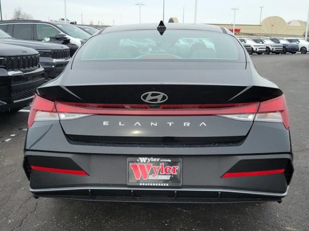 New 2026 Hyundai Elantra SE Sedan