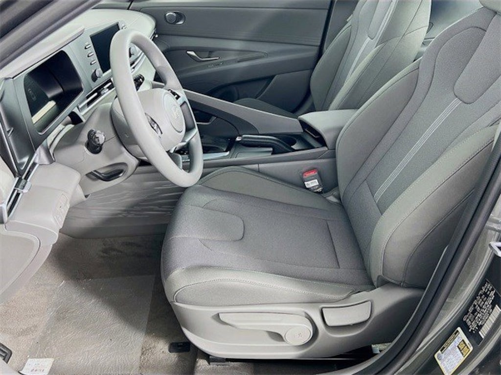 New 2025 Hyundai Elantra SE Sedan