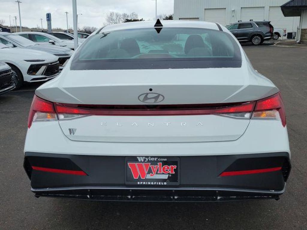 New 2026 Hyundai Elantra SE Sedan