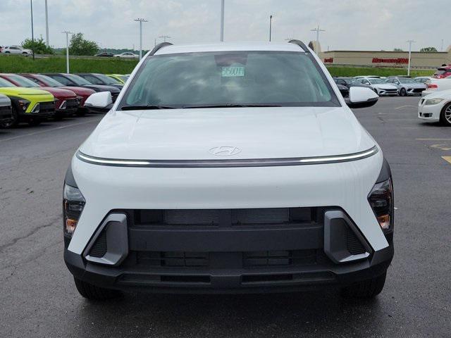 2025 Hyundai Kona SEL photo 2