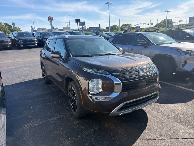 2023 Mitsubishi Outlander SEL 2WD's photo
