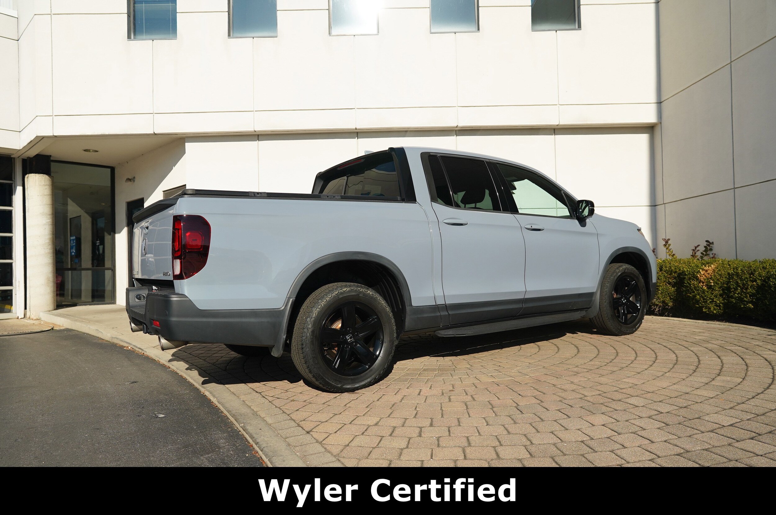 2022 Honda Ridgeline Black Edition photo 2