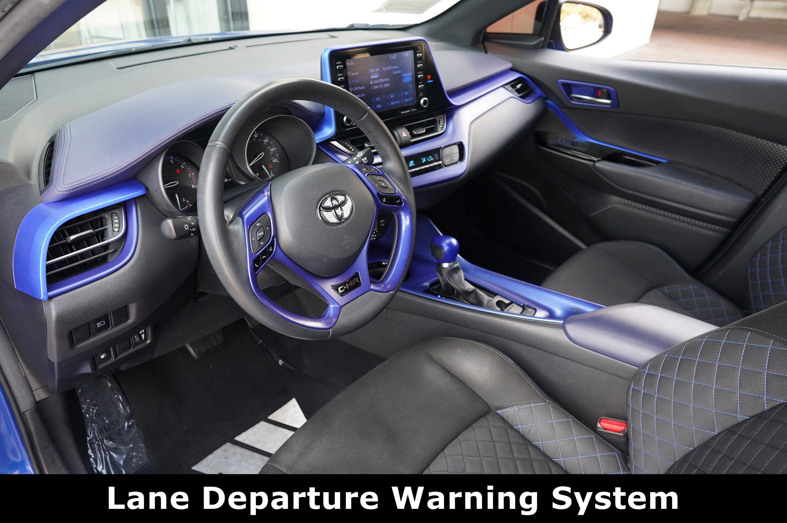2020 Toyota C-HR XLE photo 4