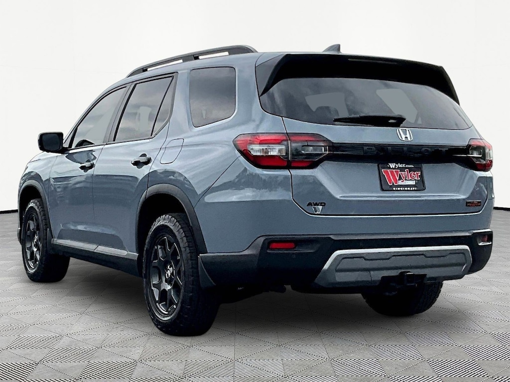 Used 2024 Honda Pilot TrailSport SUV