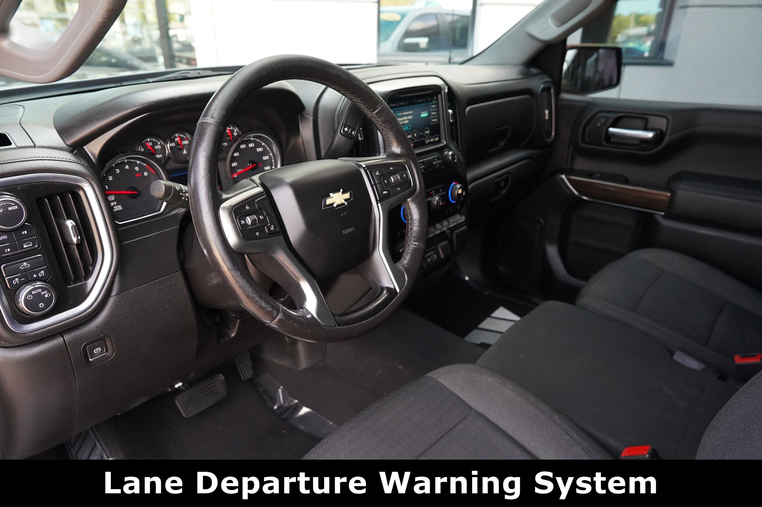 2021 Chevrolet Silverado 1500 LT photo 3