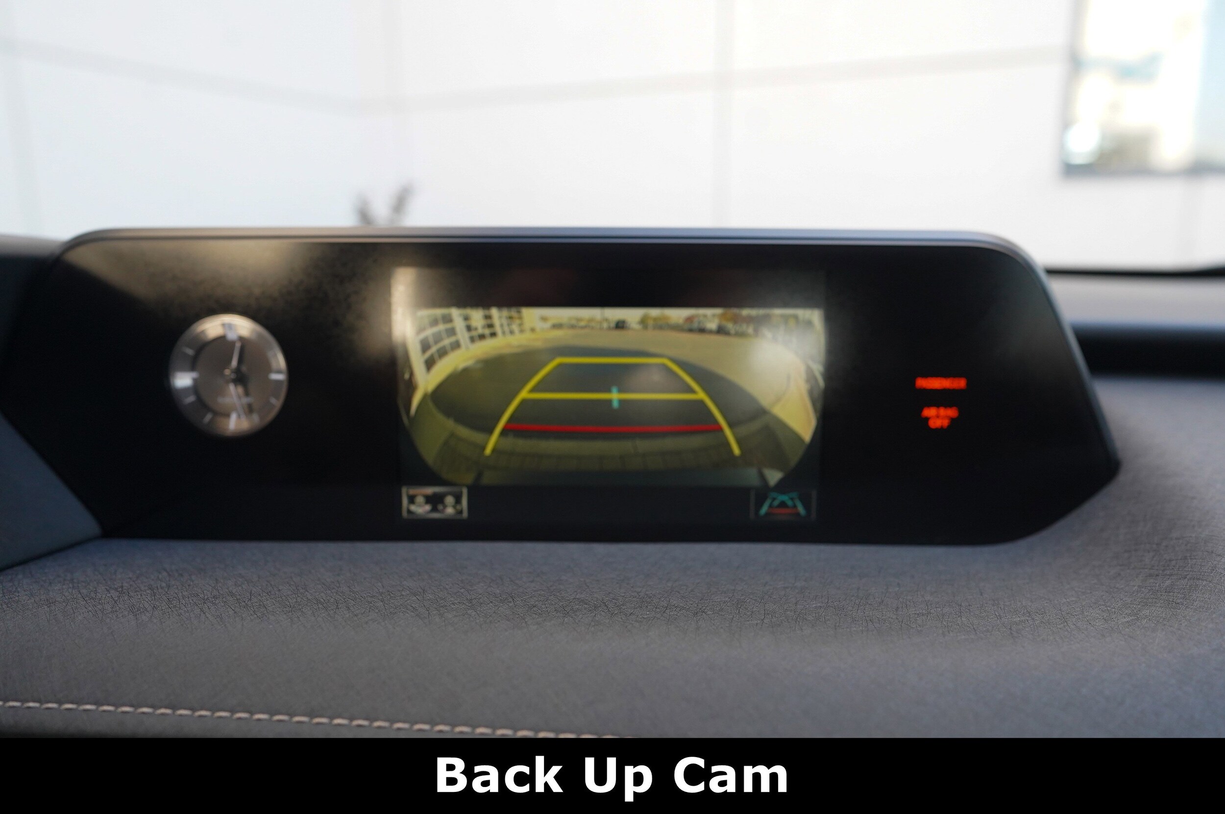 2020 Lexus UX 250h Premium photo 4