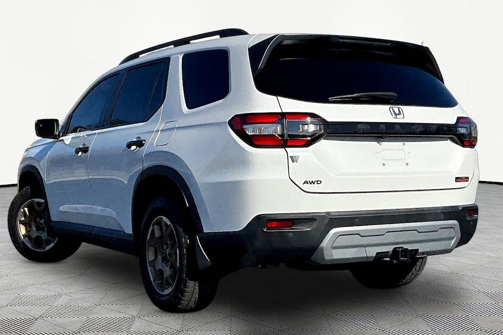 Used 2024 Honda Pilot TrailSport SUV