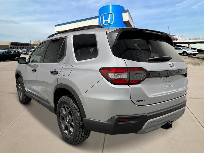 2025 Honda Pilot TrailSport photo 3