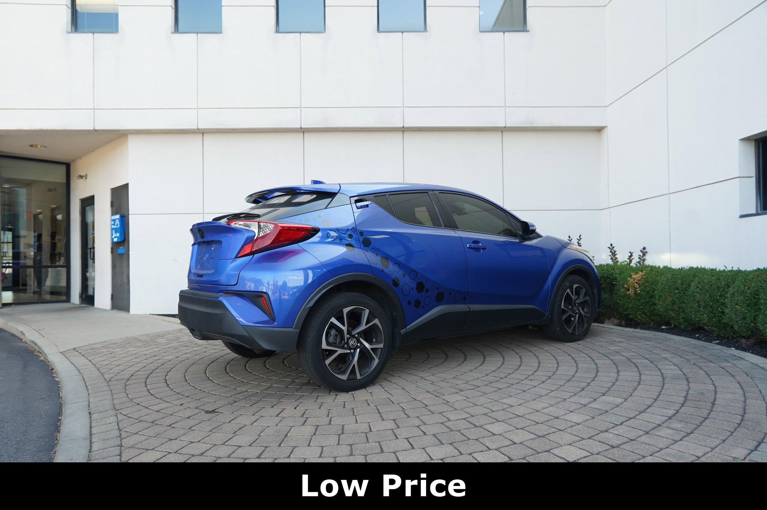 2020 Toyota C-HR XLE photo 3