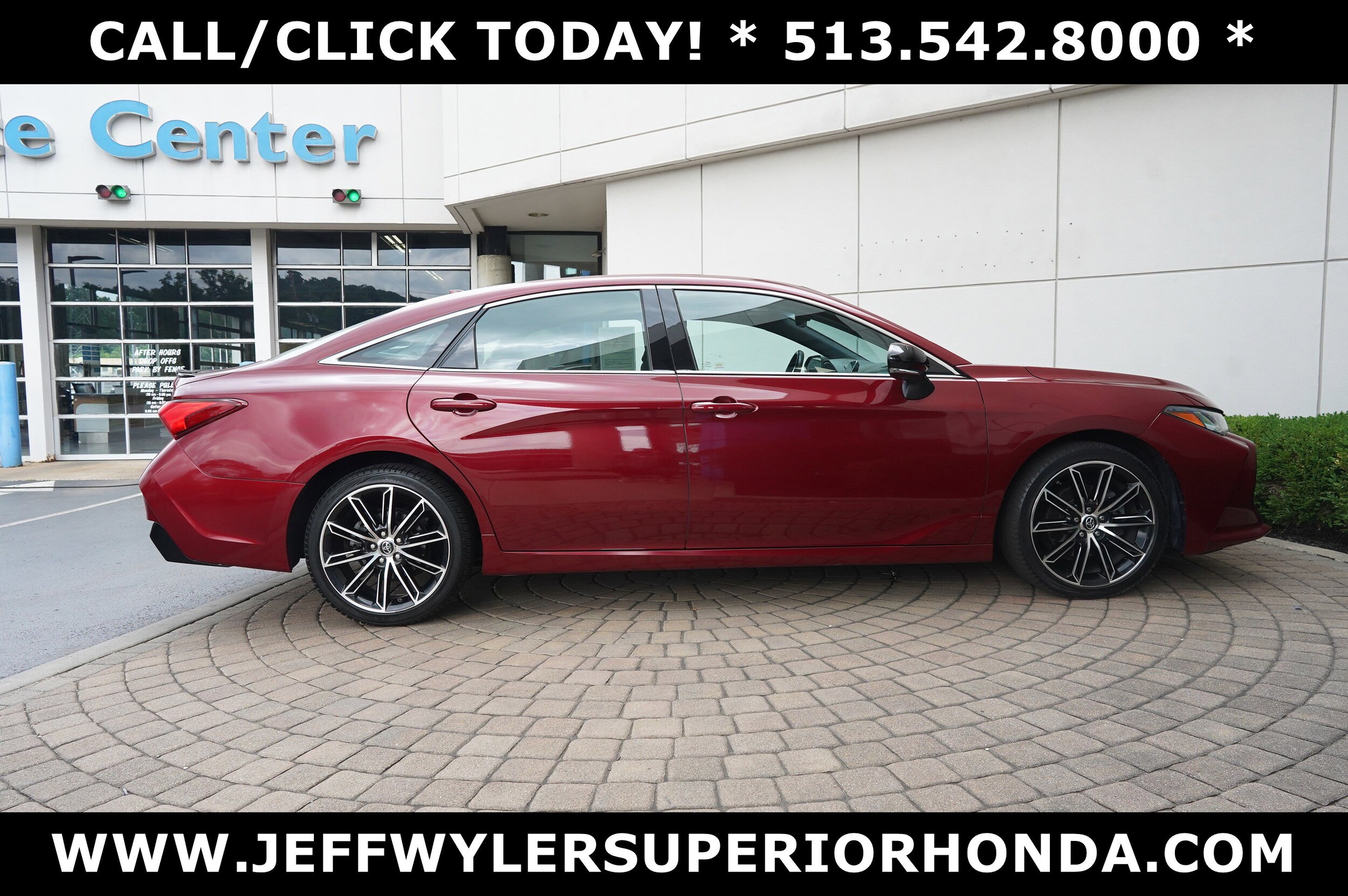 2019 Toyota Avalon Touring photo 2